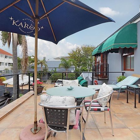 40 Winks Guest House Green Point ケープタウン エクステリア 写真