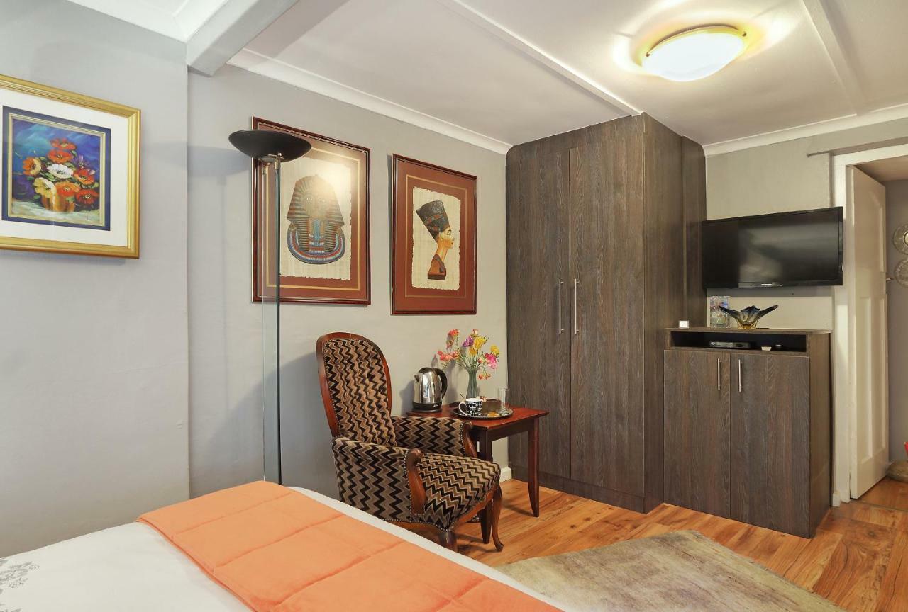 40 Winks Guest House Green Point ケープタウン エクステリア 写真