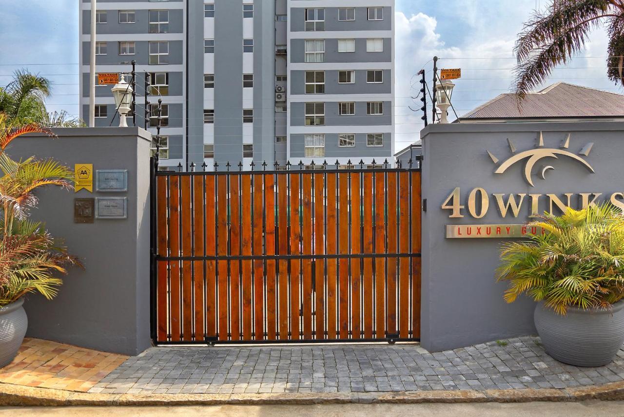 40 Winks Guest House Green Point ケープタウン エクステリア 写真